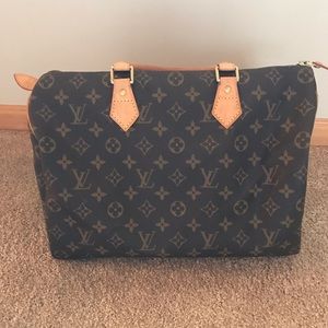 Medium Louis Vuitton speedy bag!!!